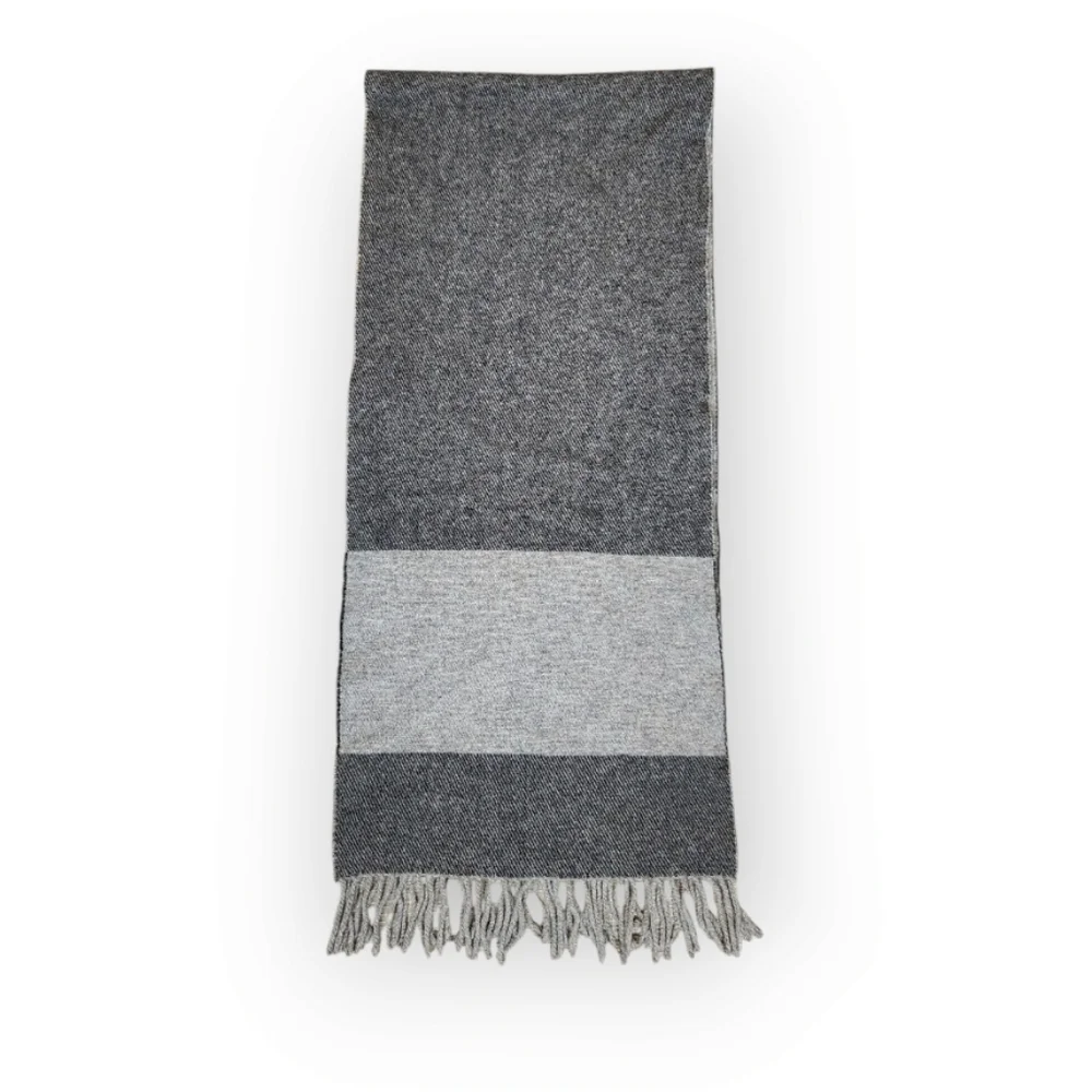 Italian Woollen Treasures Gray Lambswool Scarf with Fringe‎
